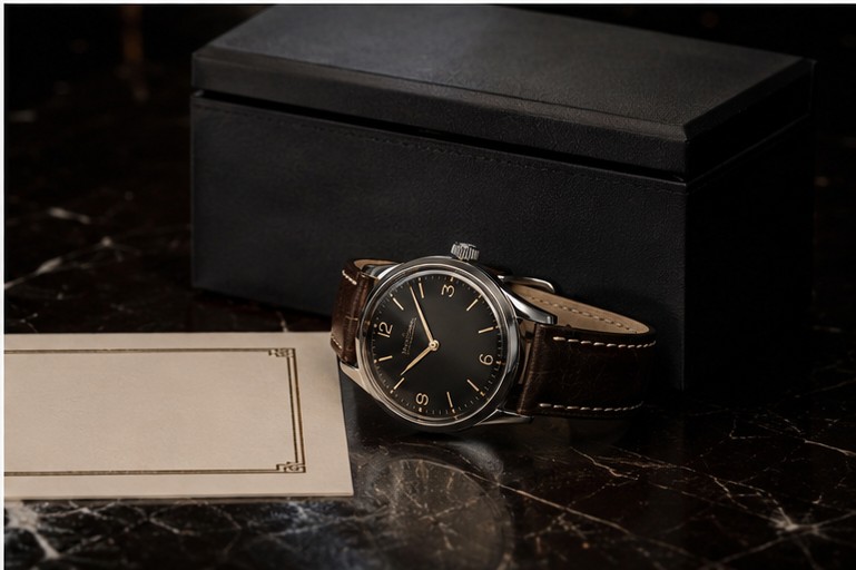 Regent Automatic 1952 beside its presentation box